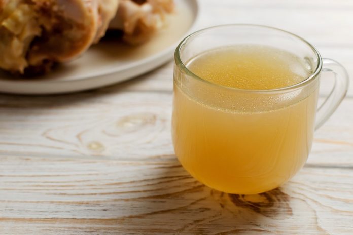 Врач Кондрахин посоветовал в мороз согреваться горячим бульоном - новости