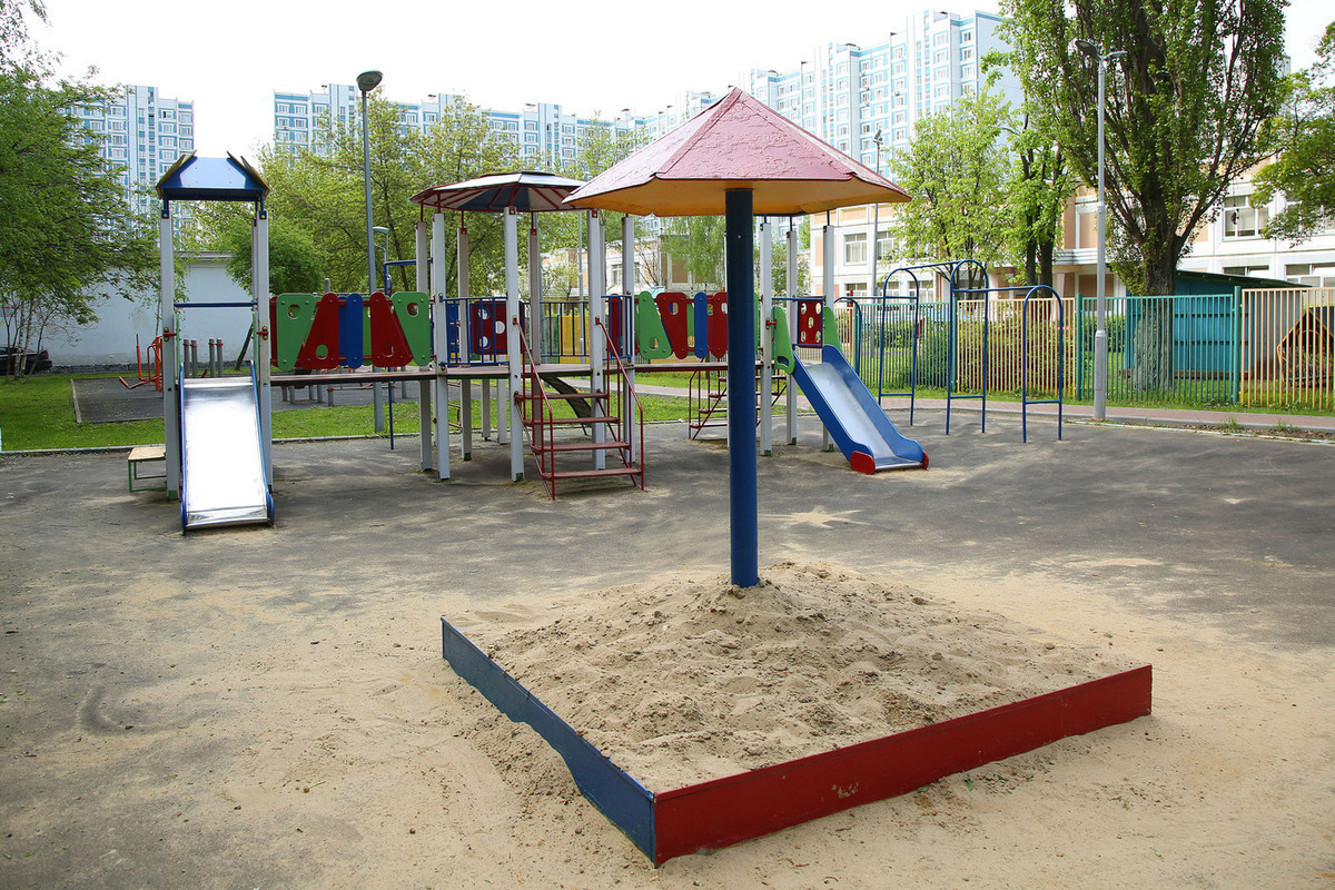 Дети играют