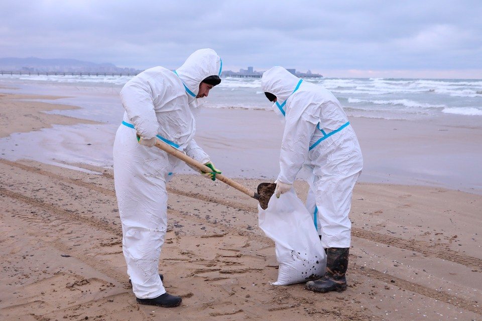 Уборка пляжа