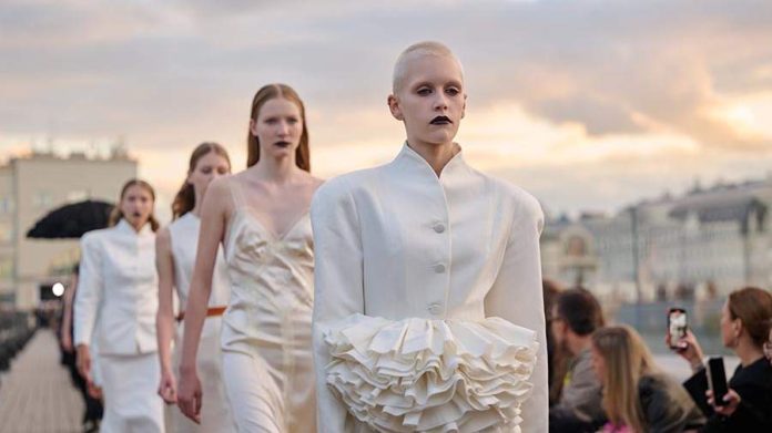 Модный показ коллекций из Торжка и Нарьян-Марда в Москве, вдохновленный итальянской модой