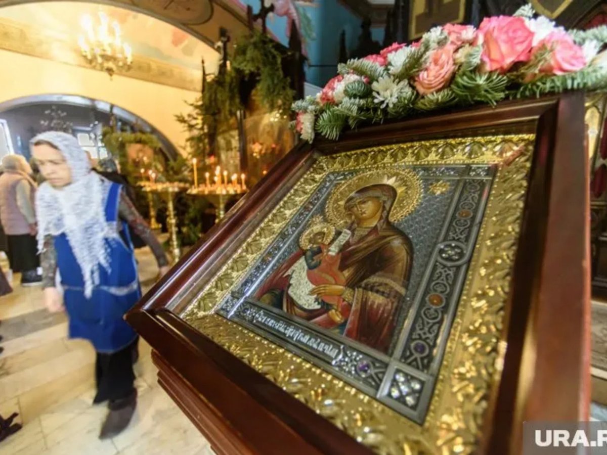 Свечи в храме