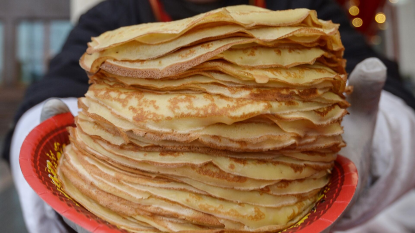 Вкусные блины на тарелке