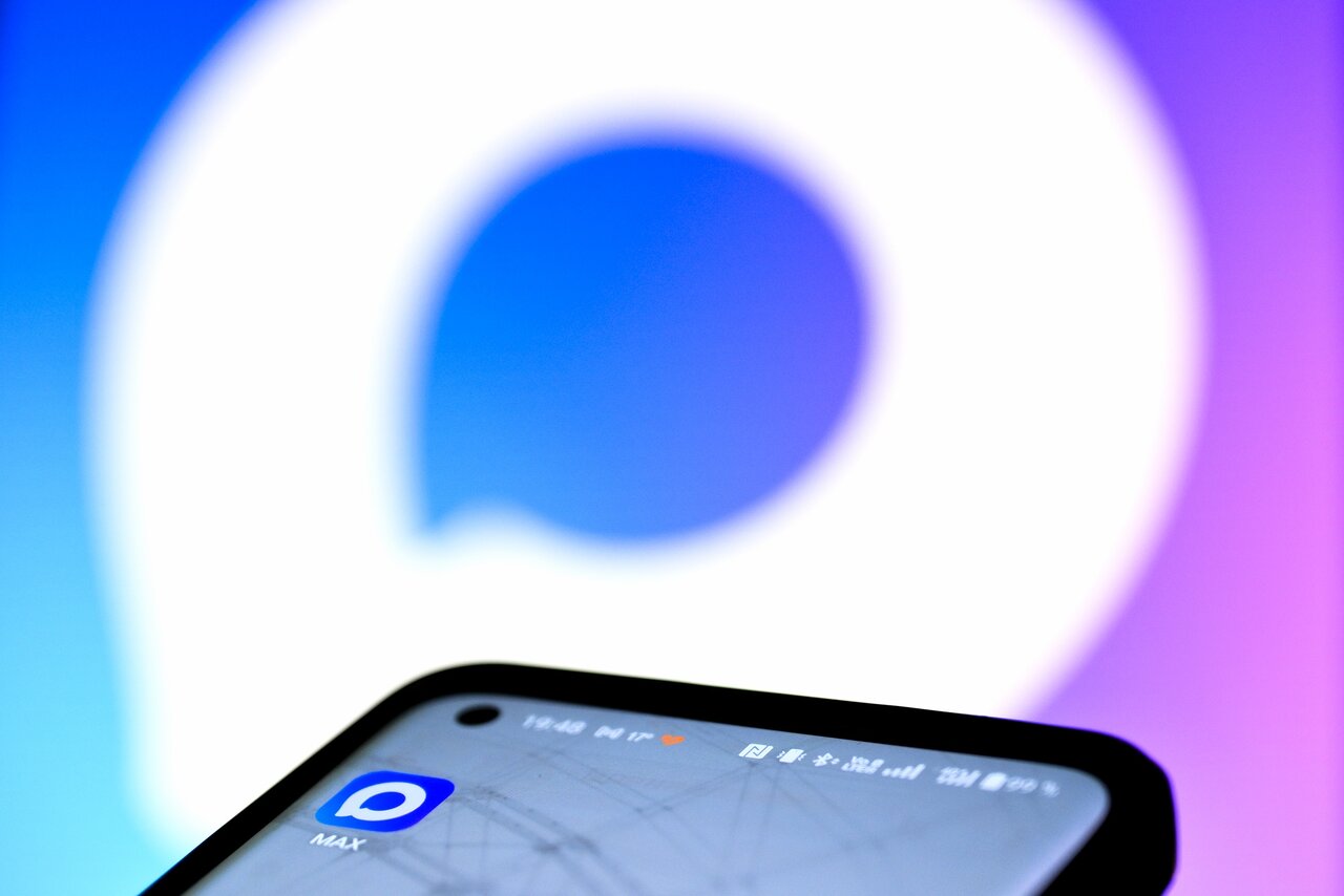 Врач проводит консультацию онлайн