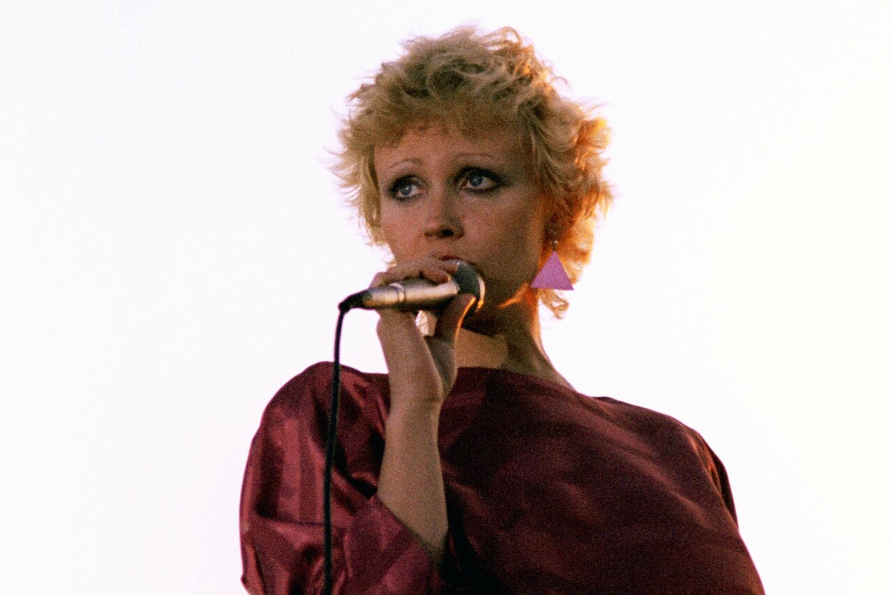 Элегантная Анне Вески