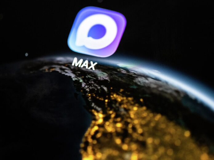 Робот Макс и министр Мурашко на фоне цифровых технологий, помогающих гражданам России бороться с очередями в поликлиниках и лечить насморк через Wi-Fi