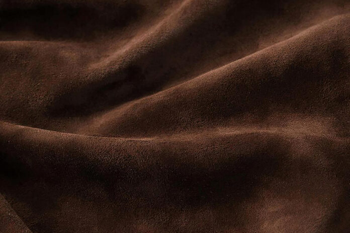 Текстуры мягкой шерпы и нежной замши, символизирующие комфорт и роскошь.