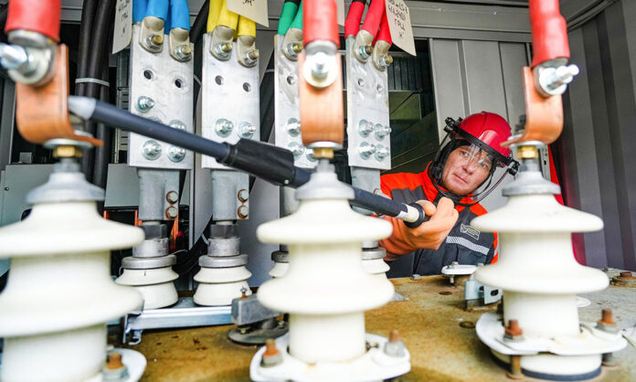 Нейросети, компактные трансформаторы и вода в московском киберпанк-стиле