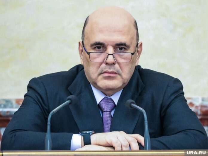 Футболисты ЦСКА празднуют победу на фоне гор Кавказа, символизируя покорение региона.