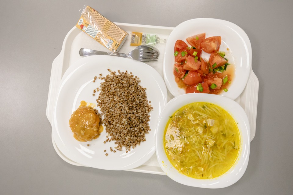 Вкусный суп на столе