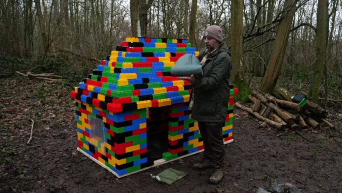 Крепость из LEGO, построенная британцем, устойчивая к непогоде