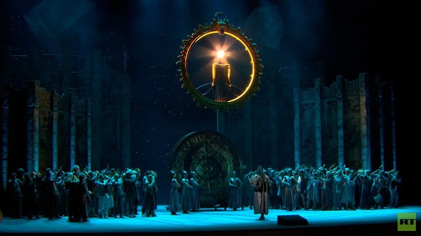 Дирижер Валерий Гергиев и артисты