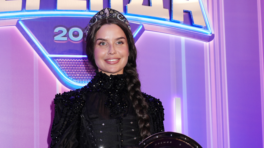 Новости - Почему «Матушка-земля» звучит повсюду: откровения Татьяны Куртуковой Татьяна Куртукова на сцене