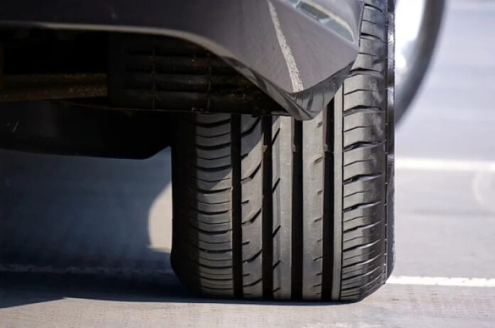 Изображение новой модели автомобиля «Волга» с акцентом на ее дизайн и возможную цену.