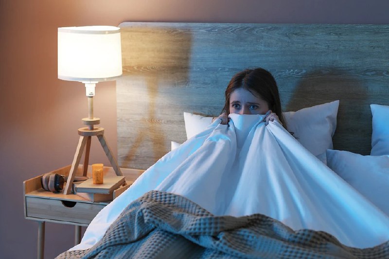 Человек, пытающийся уснуть