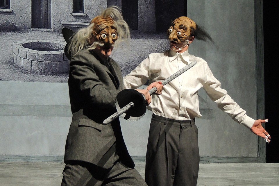 Сцена с крокодилом