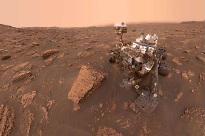 Марсоход Curiosity исследует необычные камни на поверхности Марса, вызывающие научные вопросы