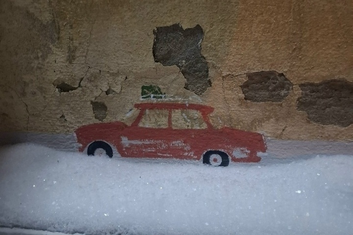 граффити красная машина