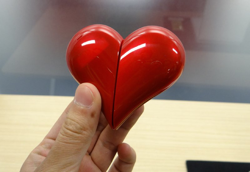 Телефон в форме сердца