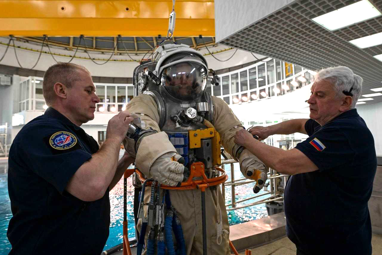 Скафандр Орлан под водой