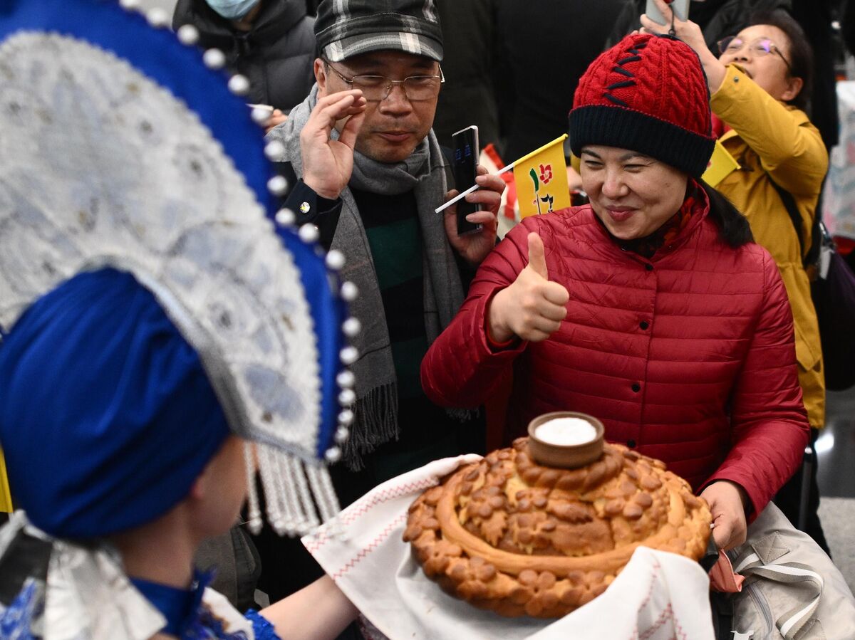 Туристы наслаждаются видами