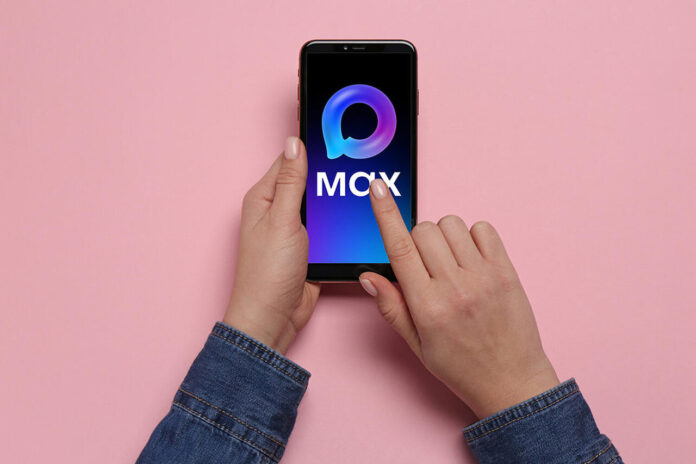 Изображение, символизирующее превращение молчаливого мессенджера MAX в источник ценного трафика, с акцентом на цифровую коммуникацию и умные технологии.