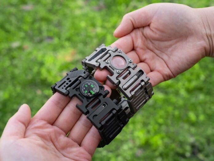 Изображение Apple Watch с футуристическим дизайном, символизирующее угрозу безопасности