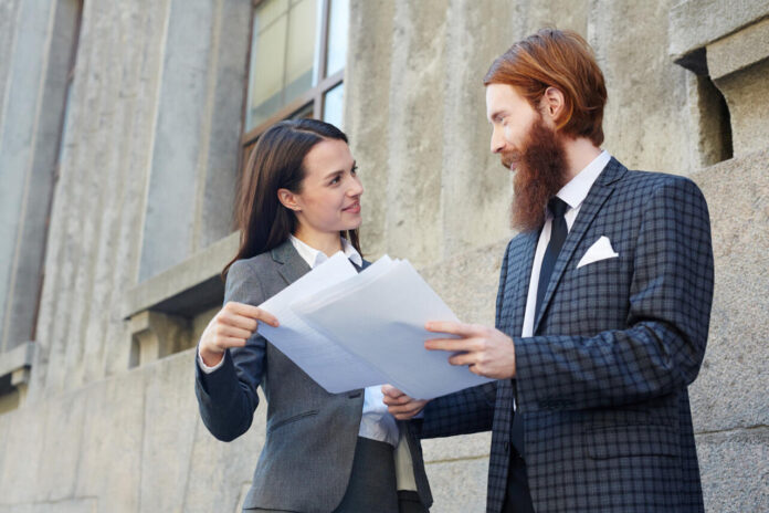Женщины в Китае требуют резюме от потенциальных женихов, включая рекомендации от бывших партнерш.