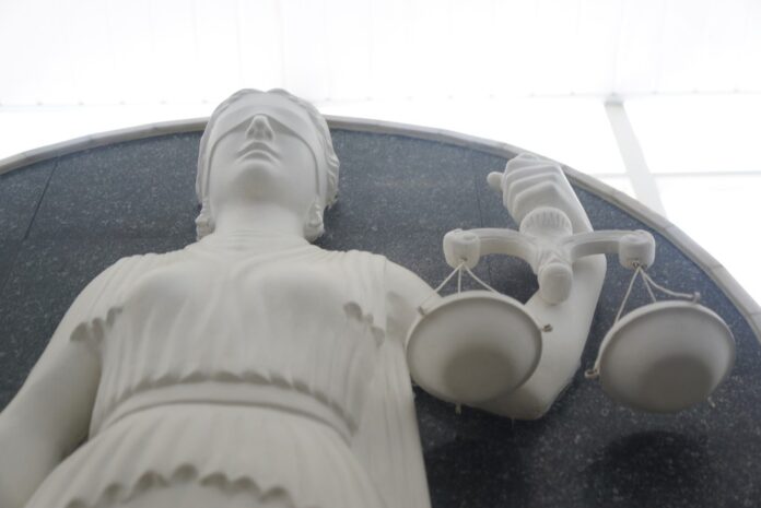 Изображение кошелька с отпечатанным на нем штампом 