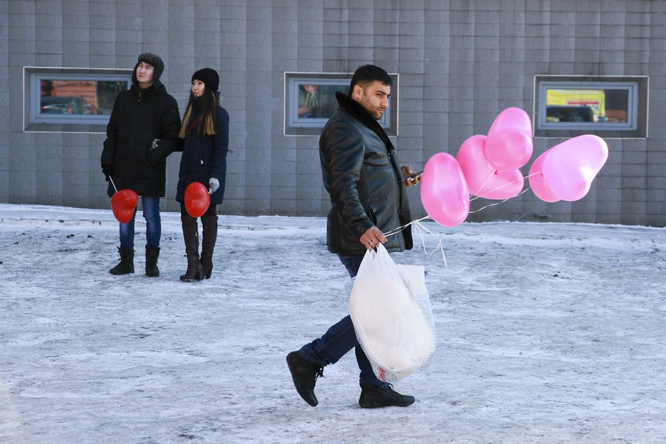 Книги против валентинок: выбор очевиден