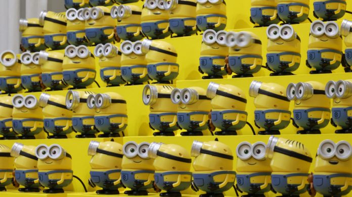 Женщина обнаружила портал в банановый мир в своей спальне, наполненный жёлтыми фруктами.