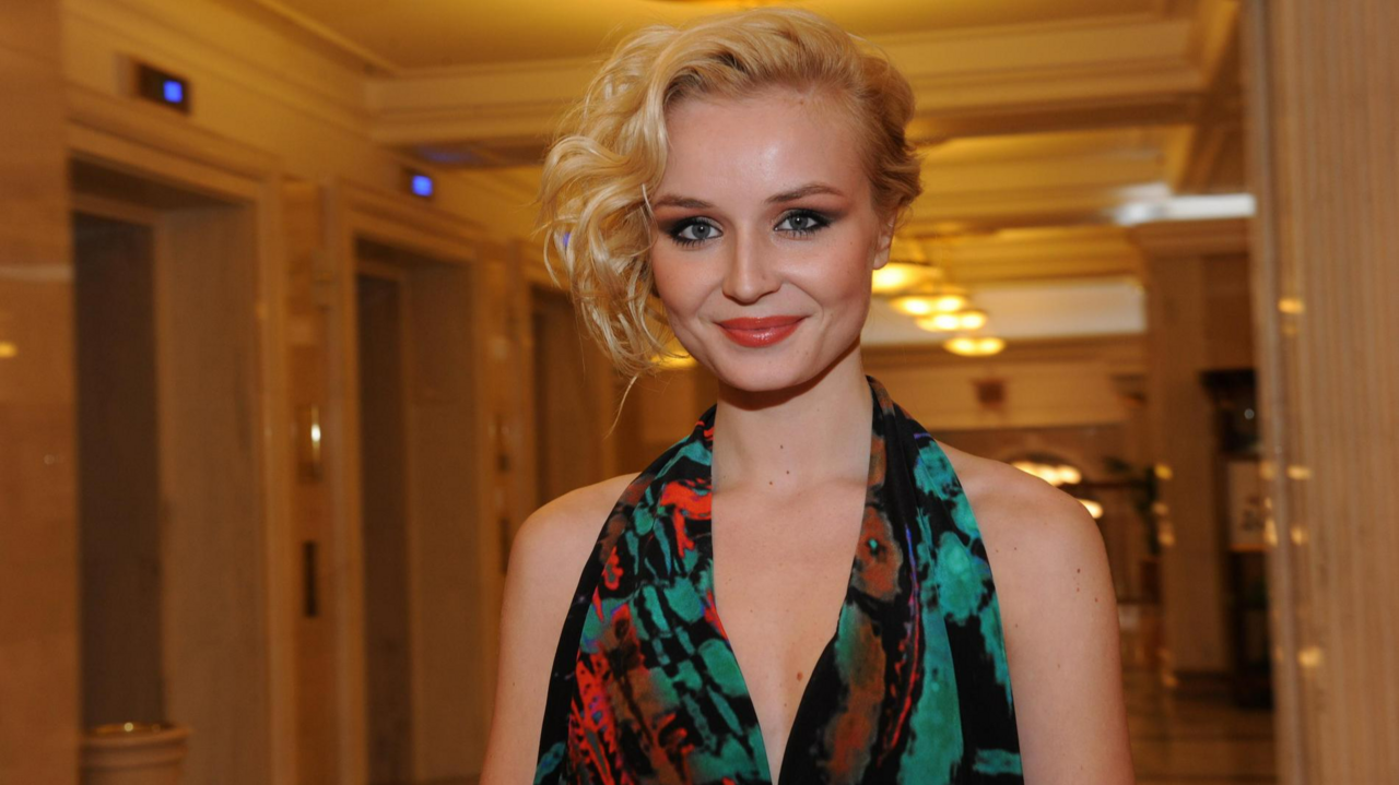 Полина Гагарина на сцене