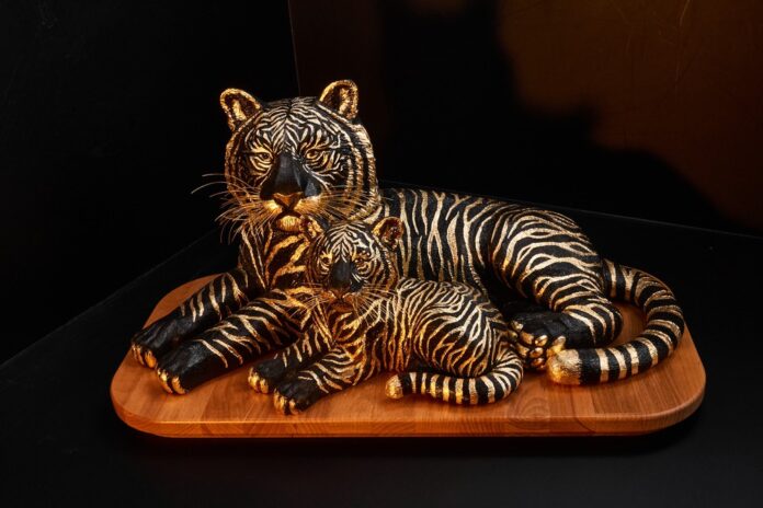 Калининградские мастера превращают янтарь в золото