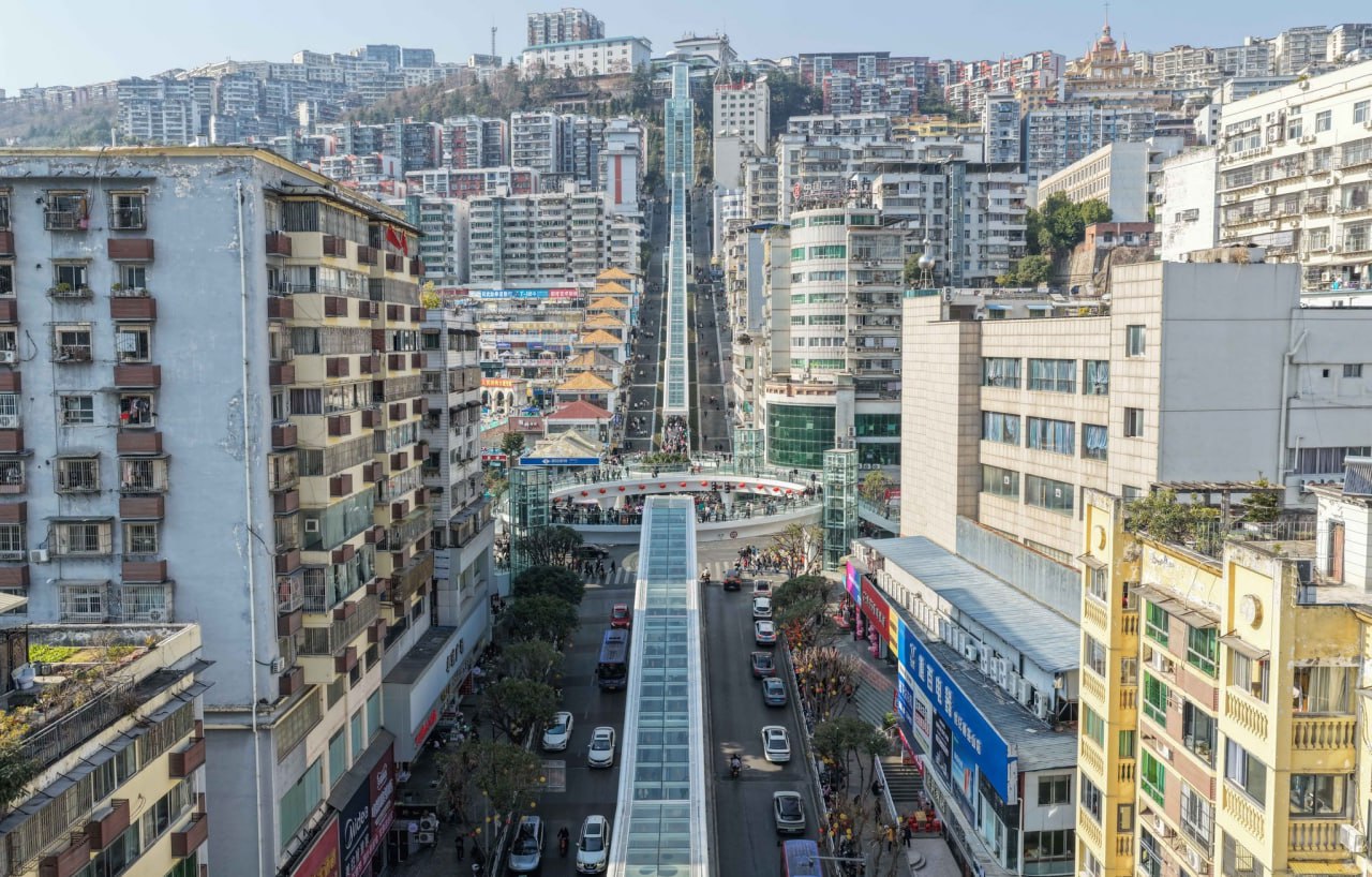 Вид на эскалаторную систему