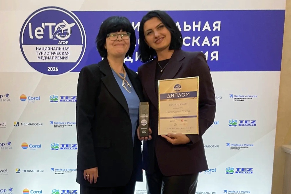 Туристический Оскар на фоне знаковых достопримечательностей