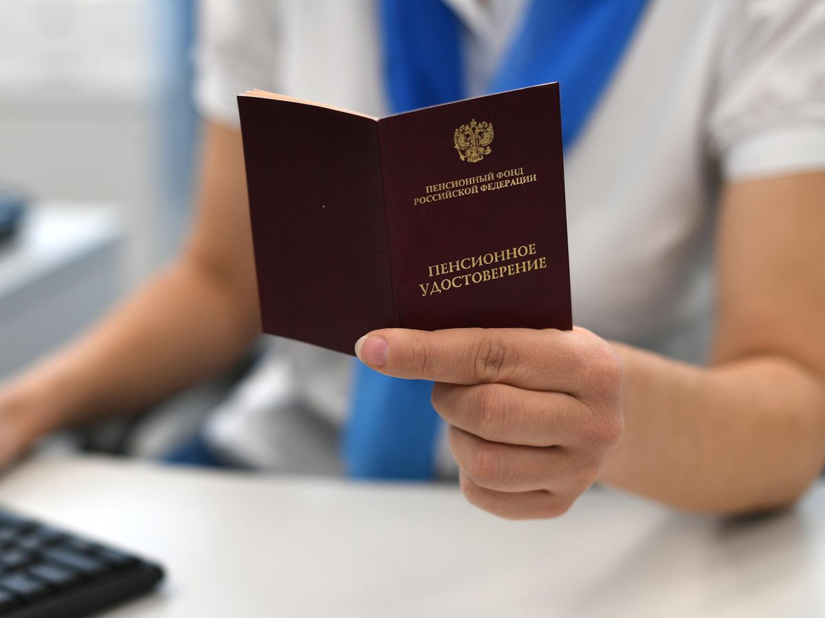 Картинка, иллюстрирующая новый квест от Соцфонда о бюрократии и заботе о людях.