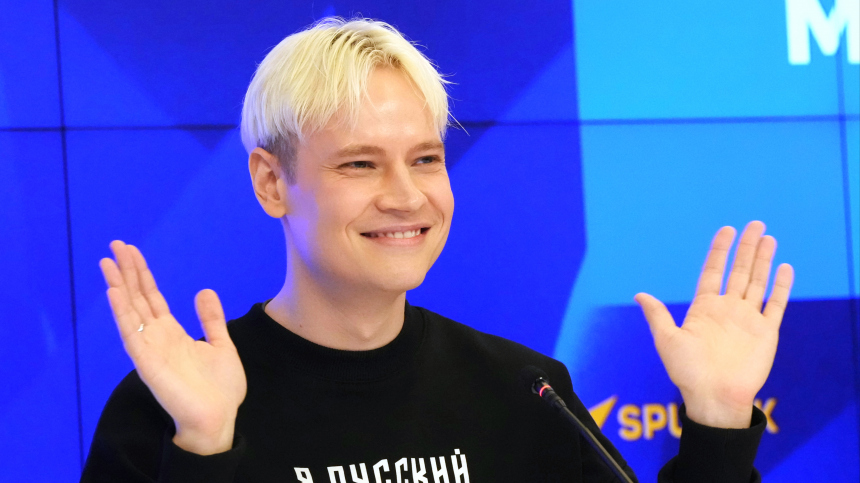 Ярослав Дронов на сцене клуба эстрадных титанов