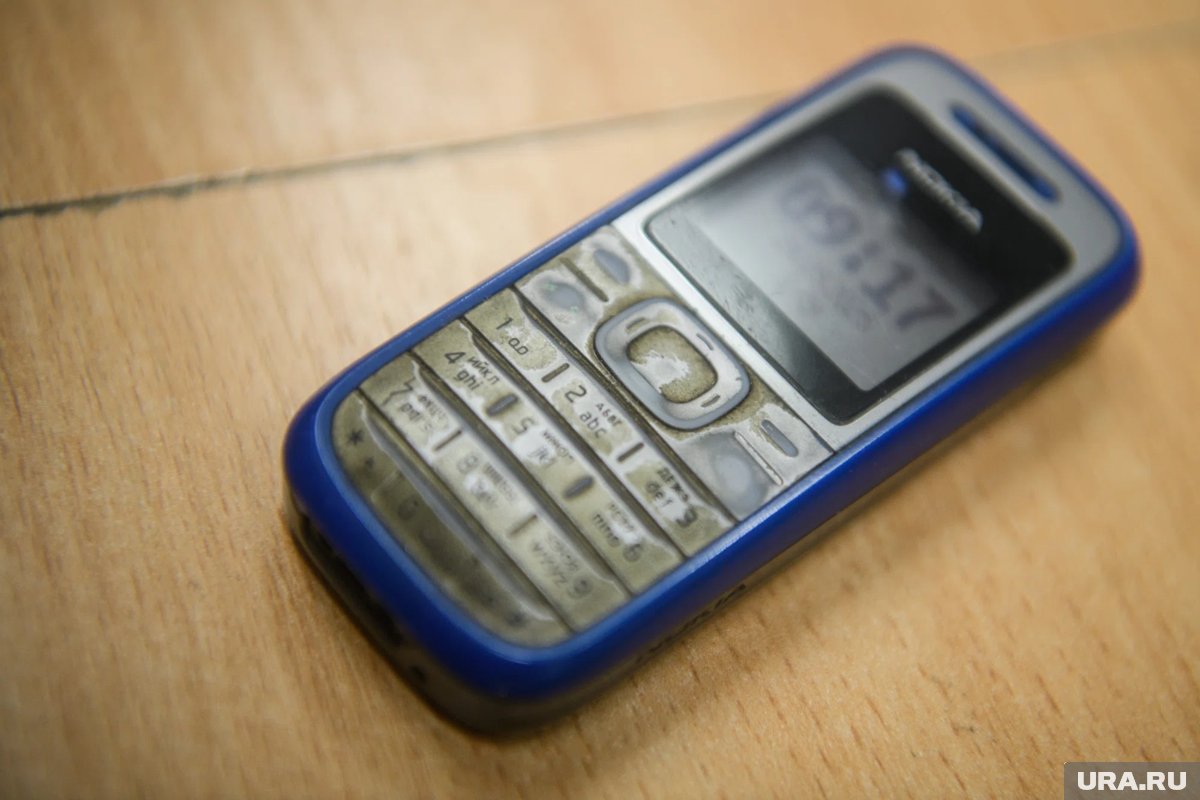 Изображение нового телефона Nokia с ламповыми кнопками и элементами искусственного интеллекта