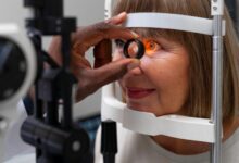 Иллюстрация ярославских врачей, возвращающих зрение пациентам