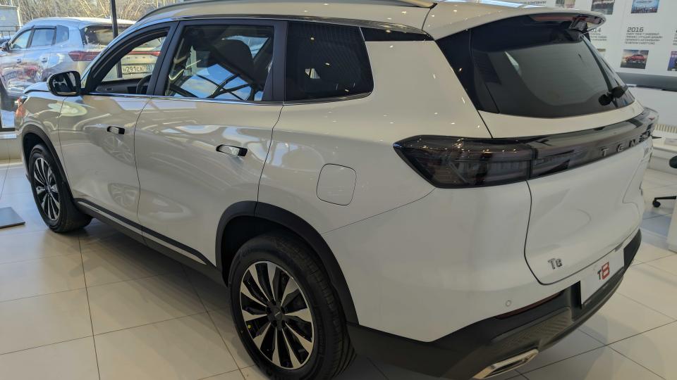 Автомобиль Tenet T8 Прайм с функцией бесконтактного открытия багажника