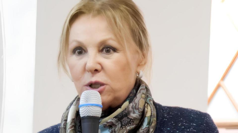 Наталья Селезнёва и Максим Аверин на сцене