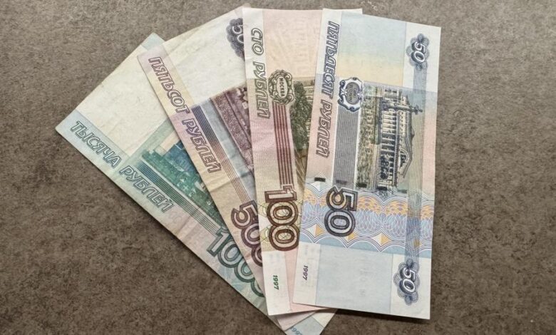 Куряне получают удочки в рамках государственной программы, символизирующей поддержку в трудные времена.