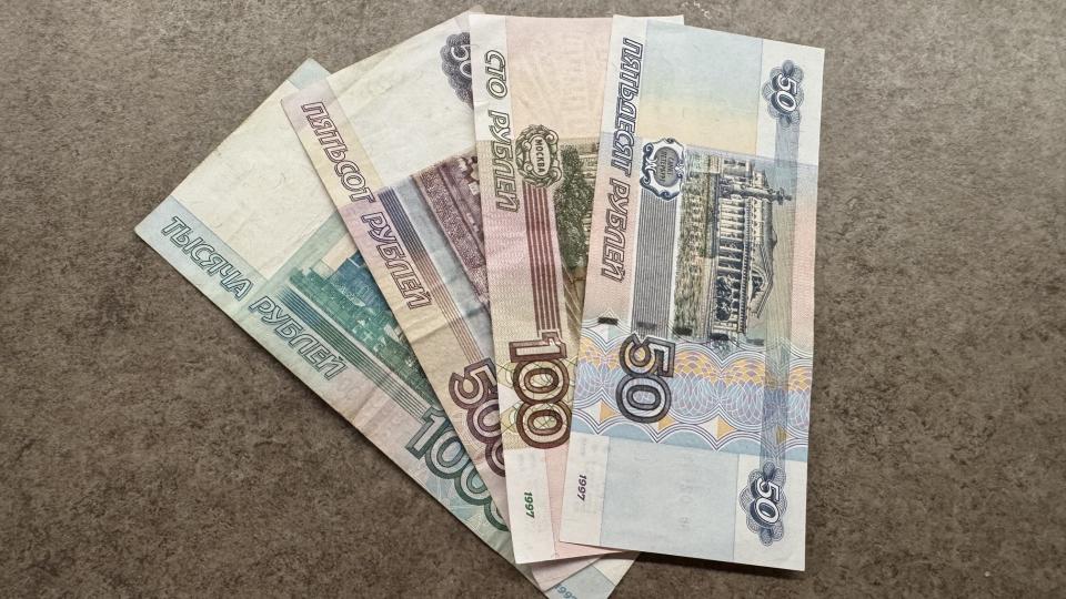 Куряне получают удочки в рамках государственной программы, символизирующей поддержку в трудные времена.
