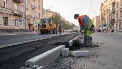Глиняные горшки в Дагестане на фоне строящейся дороги