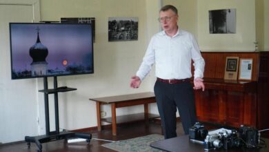 Фотография черно-белой магии, демонстрирующая навыки псковских фотографов