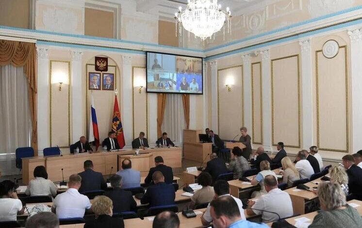 Групповое фото 105 брянских гениев, обсуждающих вопросы ЕГЭ и физики
