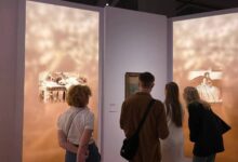 Изображение, иллюстрирующее фотоэксперименты и живопись Серебряного века, отражающее тему одиночества.