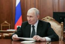 Изображение иллюстрирует легализацию биткоина в России
