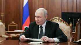 Изображение иллюстрирует легализацию биткоина в России