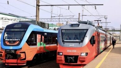 Поезд на смоленских магистралях с улыбающимися пассажирами