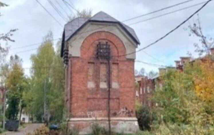 Обычная будка в Ярославле, преобразованная в культурное достояние